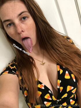 Tongue-tastic Nude Leaks OnlyFans Photo 11