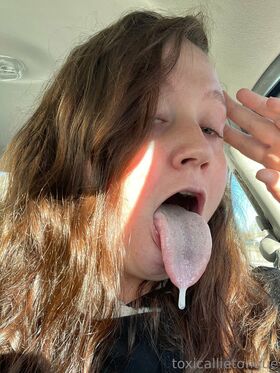 toxicallietongue Nude Leaks OnlyFans Photo 44