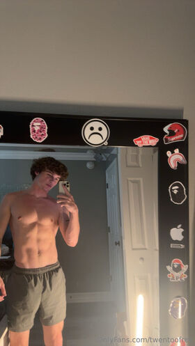 twentoofree Foto trapelata OnlyFans nuda 69