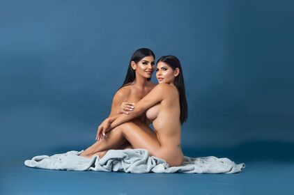 Twins Mailyn & Mailen Fernandez Nude Leaks OnlyFans Photo 10