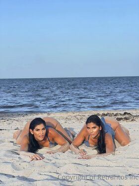 Twins Mailyn & Mailen Fernandez Nude Leaks OnlyFans Photo 29