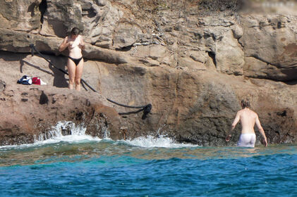 Uma Thurman Nude Leaks OnlyFans Photo 86