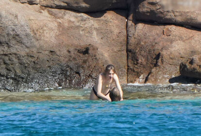 Uma Thurman Nude Leaks OnlyFans Photo 91