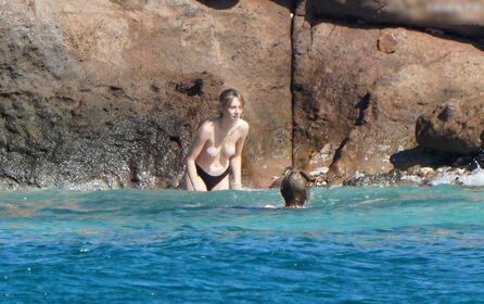 Uma Thurman Nude Leaks OnlyFans Photo 92