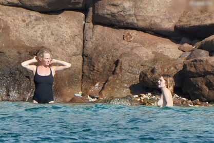 Uma Thurman Nude Leaks OnlyFans Photo 94