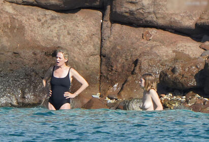 Uma Thurman Nude Leaks OnlyFans Photo 100