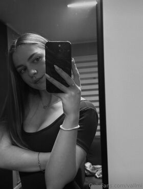 Vallmi ヌード流出OnlyFans写真 24