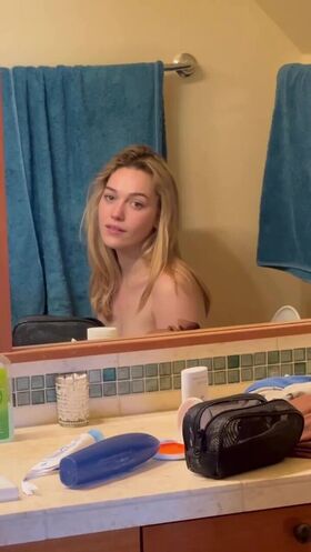 Victoria Pedretti Nude Leaks OnlyFans Photo 7