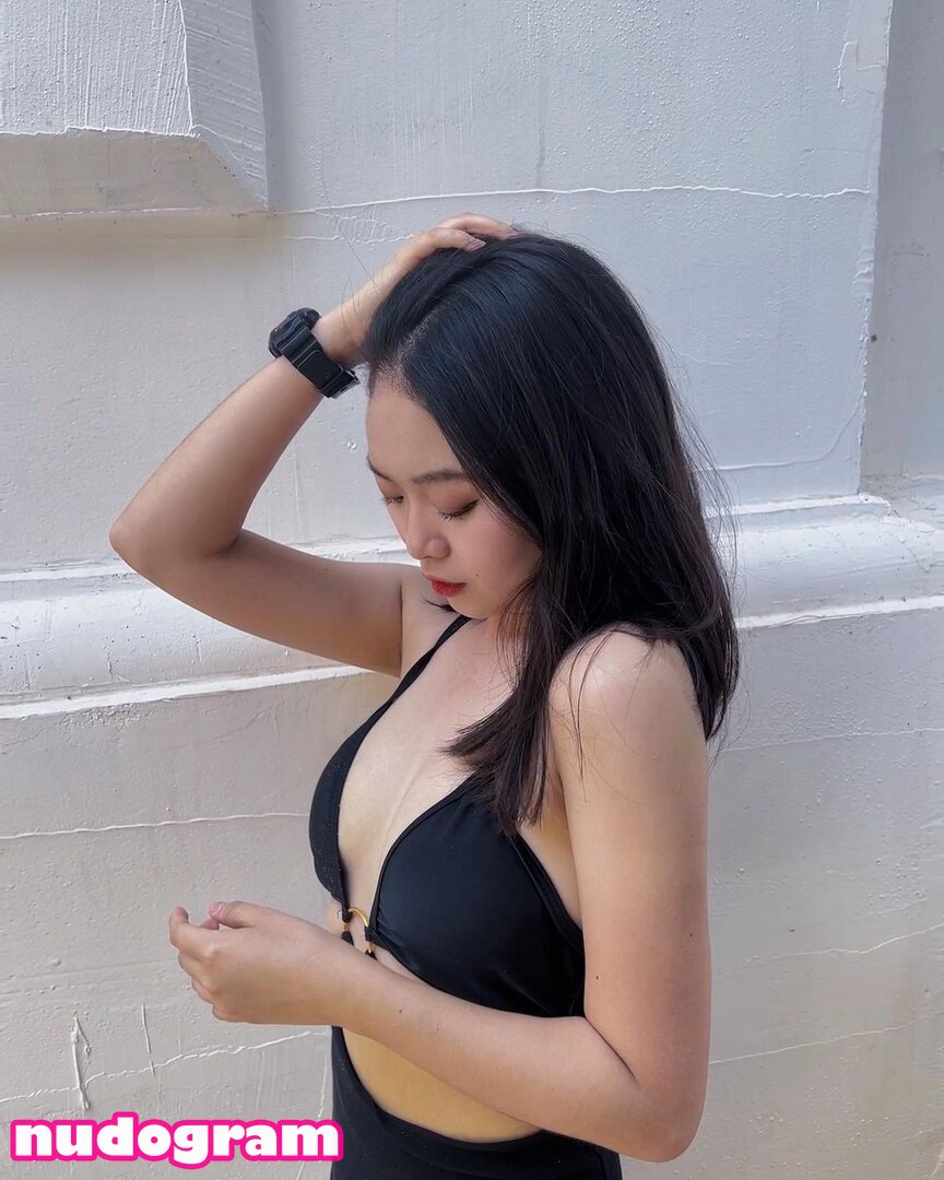 vny iv a fleeting look of perfection