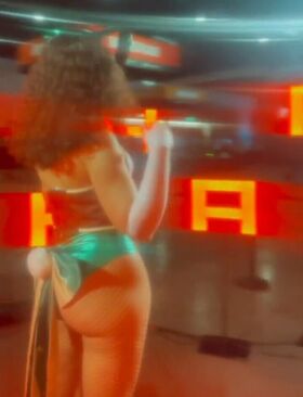 vrv0 Fotografie scursă ilegal OnlyFans dezbrăcată 54