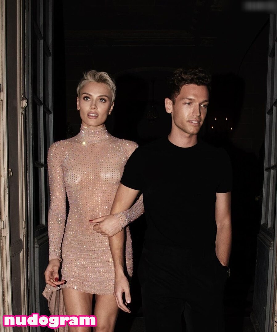 Wallis Day  wallisday Гола изтичане OnlyFans снимка 170 - Nudogram v2.1