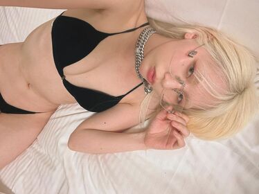 WomenK-pop Nude Leaks OnlyFans Photo 1011