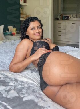 Yamini Nambimadom Nude Leaks OnlyFans Photo 27