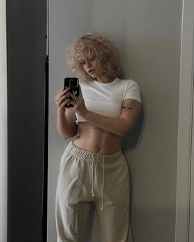 Yana Martin / yanamartinn / mar.t.ina