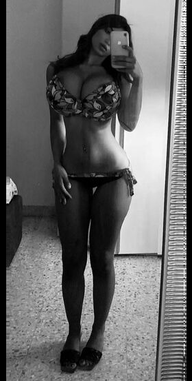 Yasmine Nigiotti Nude Leaks OnlyFans Photo 2