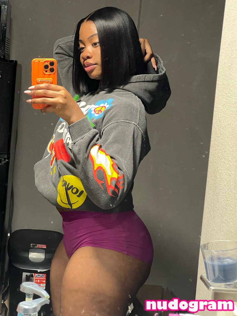 Yazmynswrld Гола изтичане OnlyFans снимка 40 - Nudogram v2.1