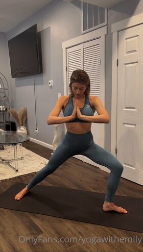 yogawithemily Nude Leaks OnlyFans Photo 22