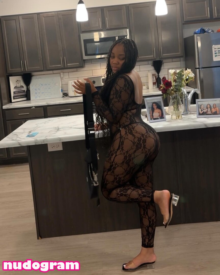 Zirocxo  ari_kari20 Фото утечки OnlyFans обнаженная №18 - Nudogram v2.1