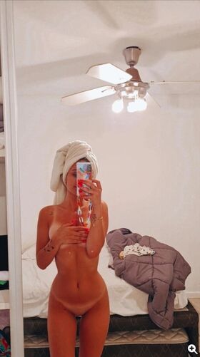 Zoe Caradzoglu Nude Leaks OnlyFans Photo 5