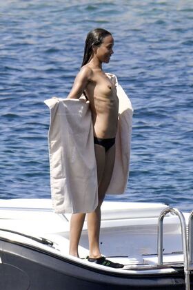Zoe Saldana Nude Leaks OnlyFans Photo 46