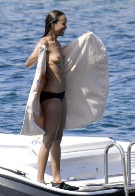 Zoe Saldana Nude Leaks OnlyFans Photo 52